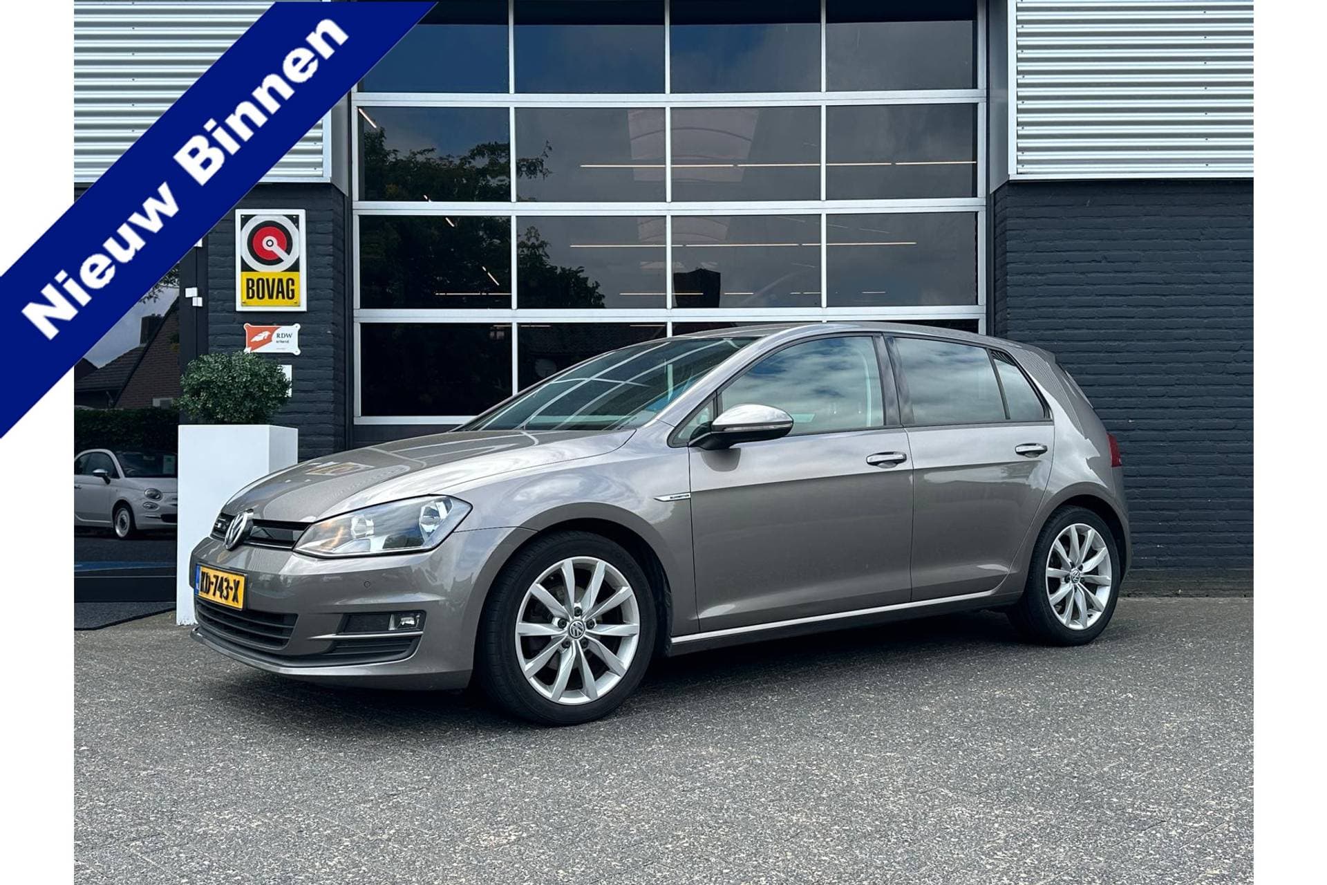 Volkswagen Golf - Afbeelding 1
