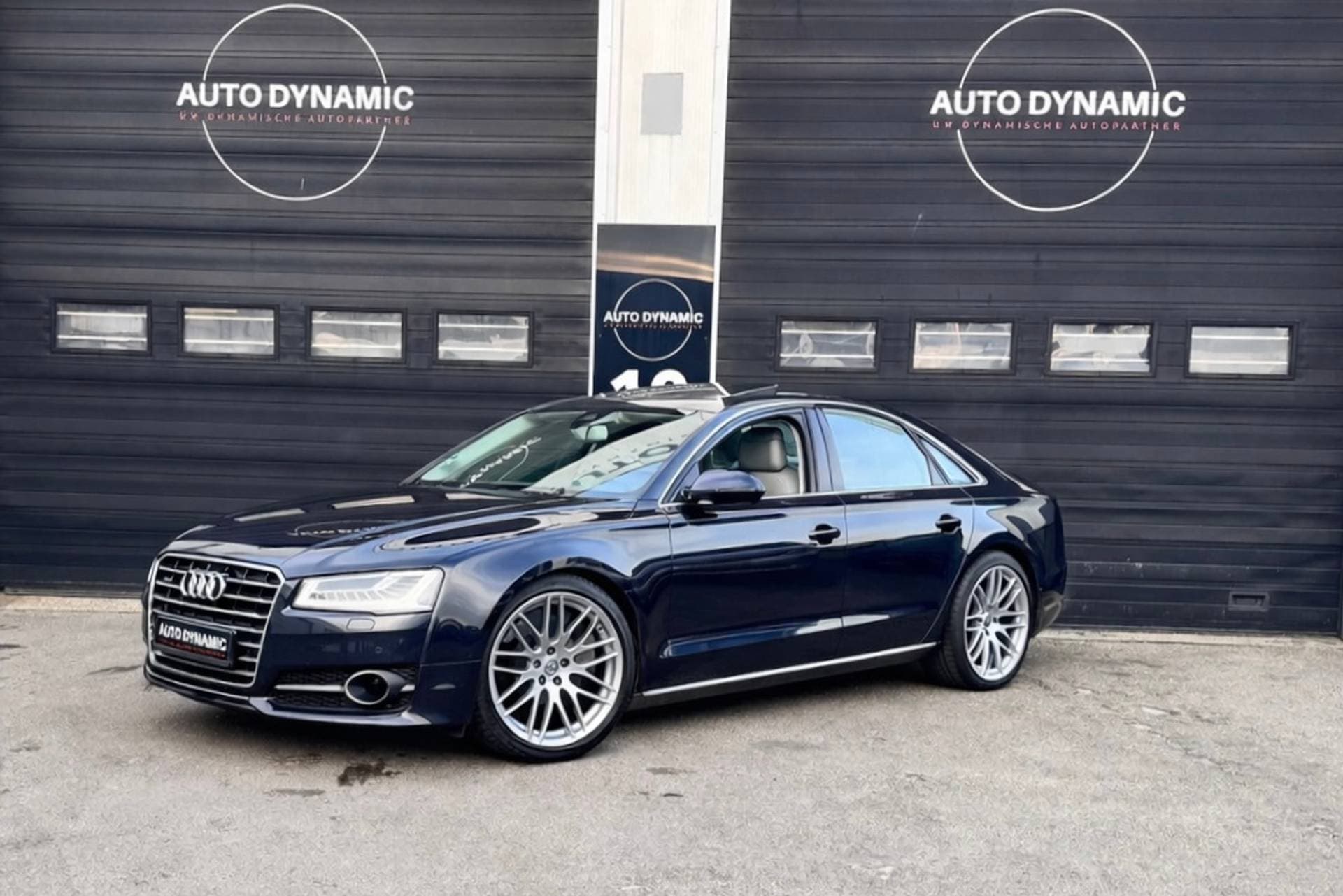 Audi A8 - Afbeelding 1