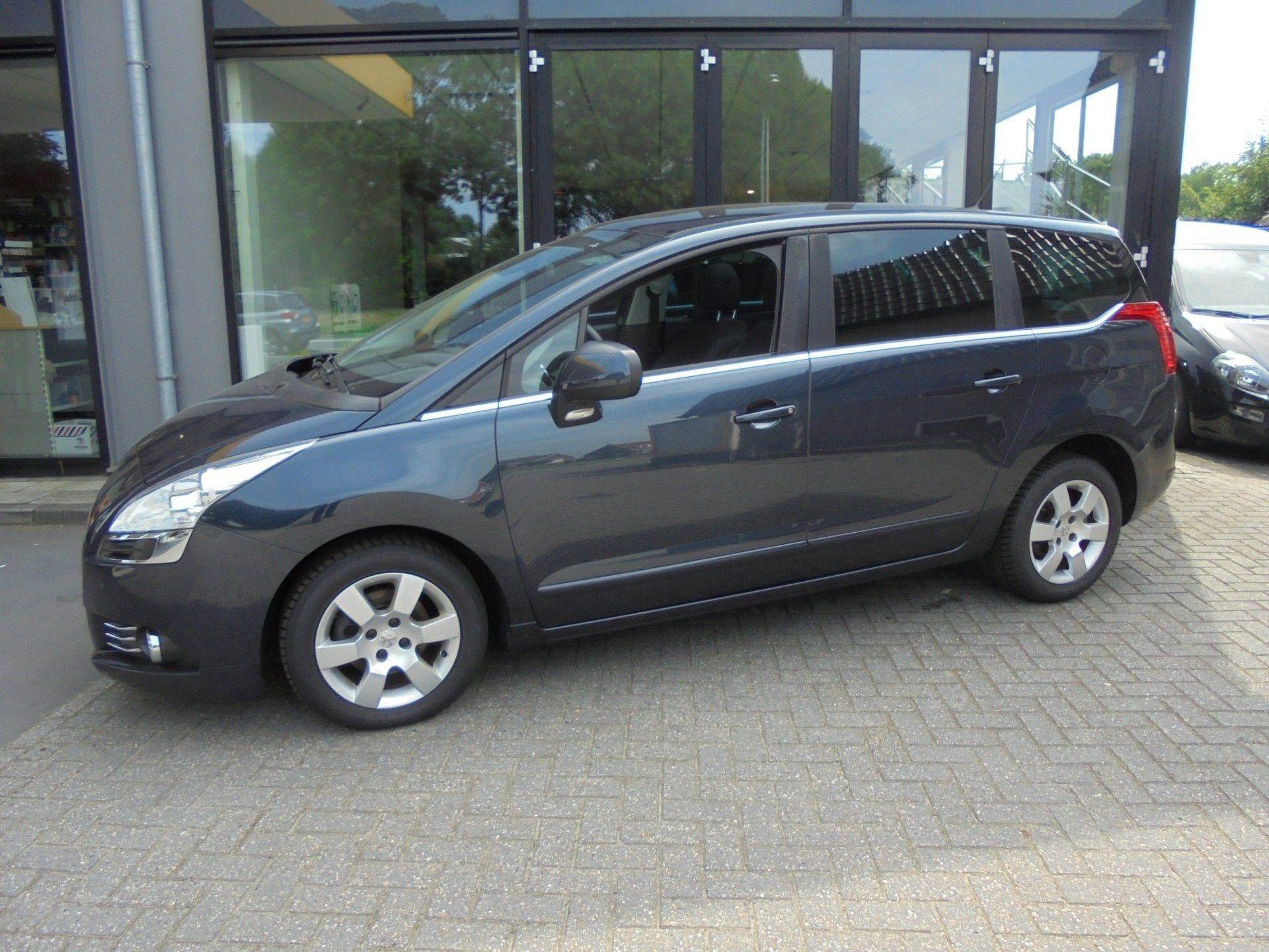 Peugeot 5008 - Afbeelding 1